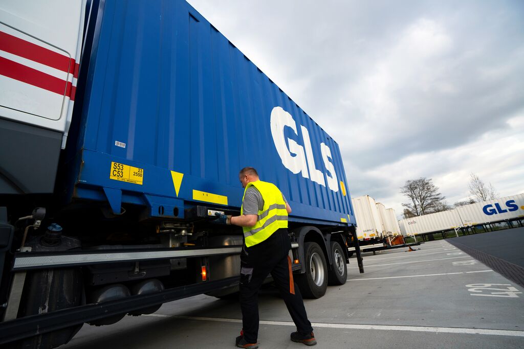 ¿Qué debo hacer si tengo un paquete retenido en aduanas?