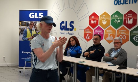 Marta Arce, Judoca paralímpica impartiendo una charla sobre diversidad e inclusión en las instalaciones de GLS Spain