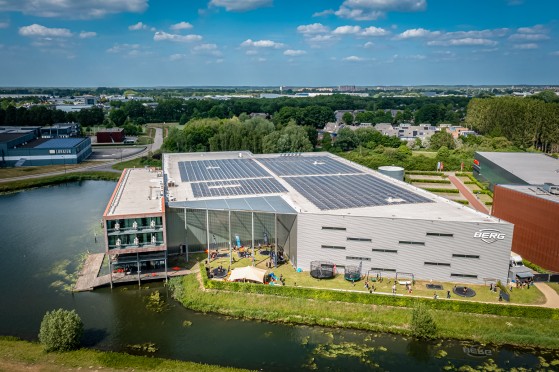 Employees De Bruin Techniek in storage