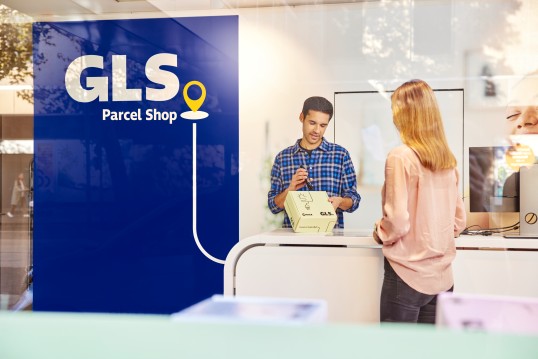 Customer walking from the GLS ParcelShop